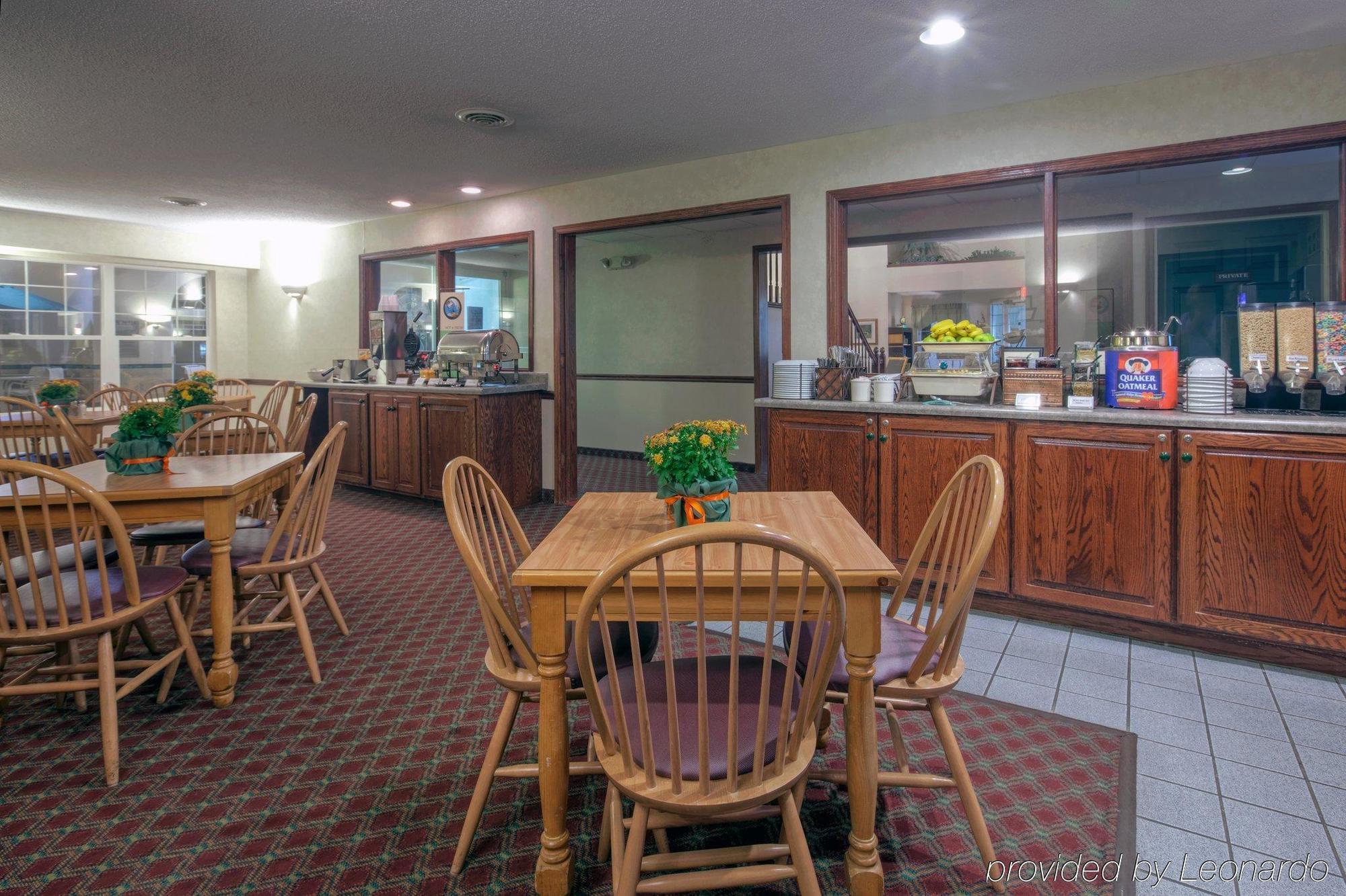 Country Inn & Suites By Radisson, Decorah, Ia Exterior photo